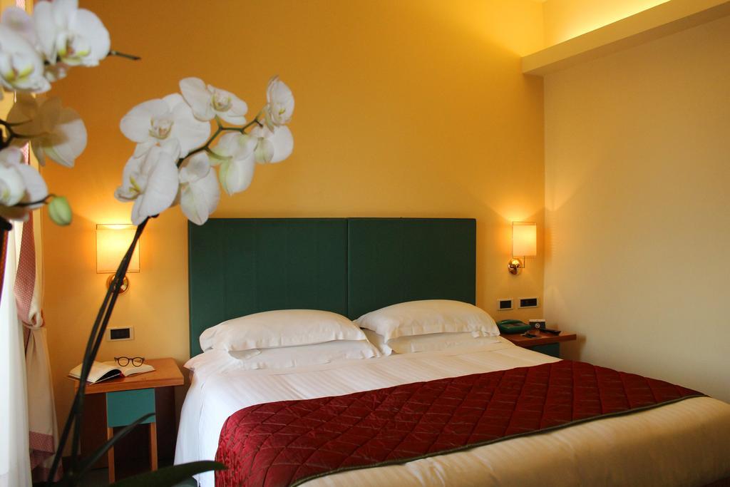 Deluxe with Sea Front Balcony